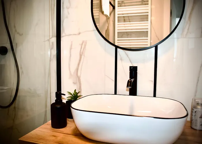 No1 Z Bezplatnym Parkingiem Podziemnym-faktura, Netflix Lägenhet *