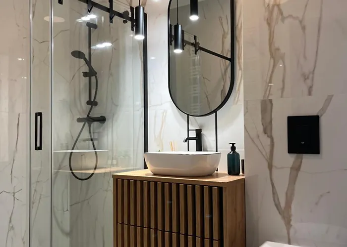 No1 Z Bezplatnym Parkingiem Podziemnym-faktura, Netflix Lägenhet *